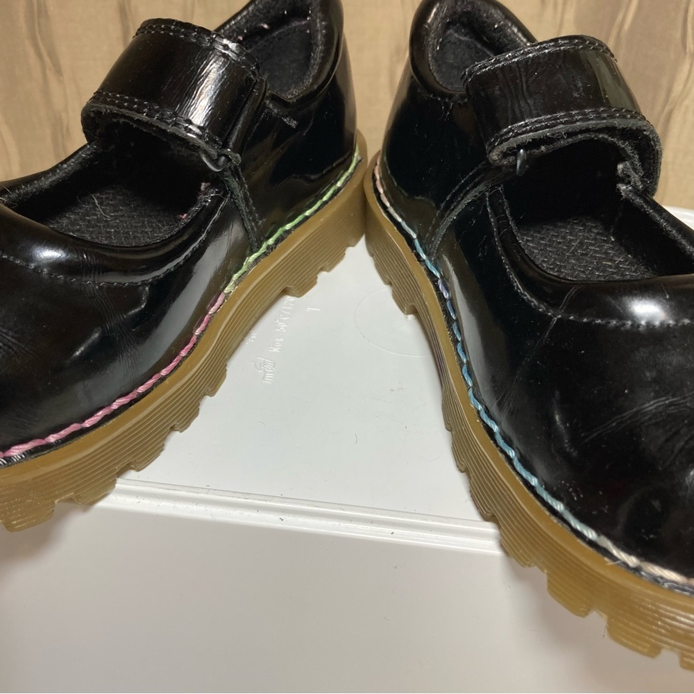 Dr. Martens Tully Mary Jane Toddler Girl's 9 Patent Leather Black Rainbow Stitch - Picture 10 of 16